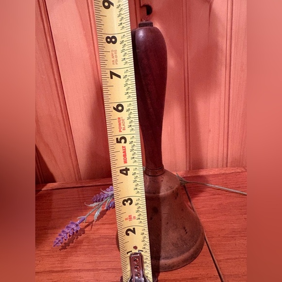 Antique brass school bell with a wooden handle vintage - Picture 9 of 10